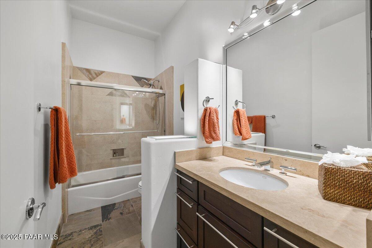 577 Donnybrook Circle Prescott, AZ 86303 - Photo 26 of 56 En-Suite Guest Bath