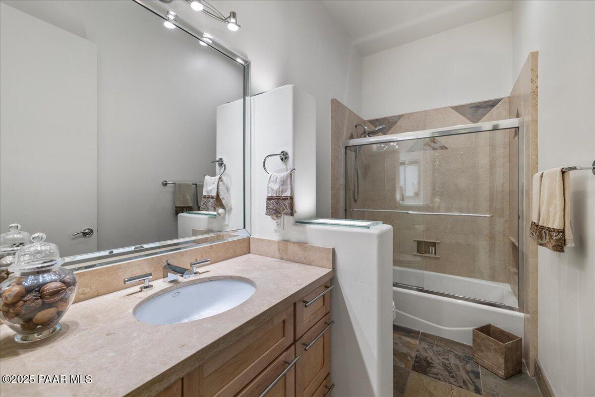 577 Donnybrook Circle Prescott, AZ 86303 - Photo 29 of 56 Upstairs Guest Bathroom