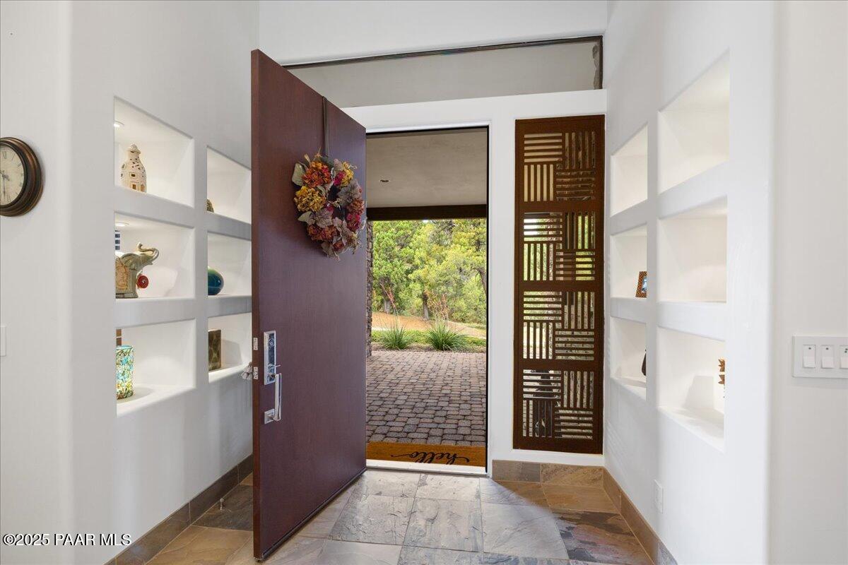 577 Donnybrook Circle Prescott, AZ 86303 - Photo 4 of 56 Foyer