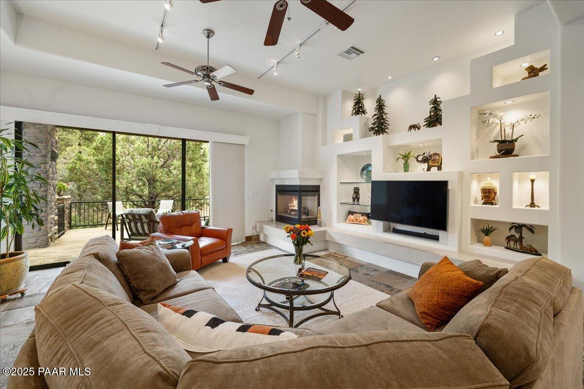 577 Donnybrook Circle Prescott, AZ 86303 - Photo 6 of 56 Living Room