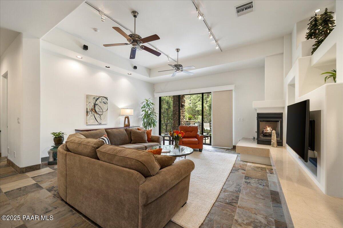 577 Donnybrook Circle Prescott, AZ 86303 - Photo 8 of 56 Living Room