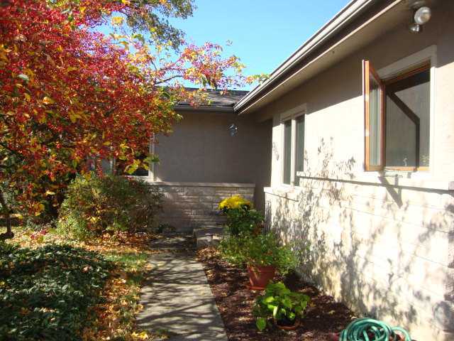 2512 Johnston Road Columbus, OH 43220 - Photo 2 of 18 Gallery Image 2