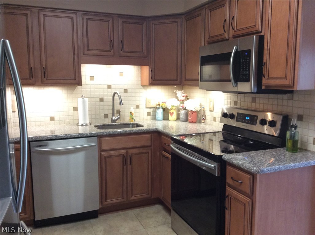 911 Canyon View Road Northfield, OH 44067 - Photo 3 of 23