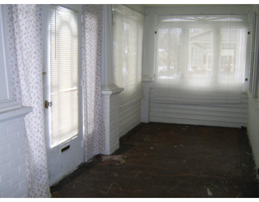 27-29 Parkside Street Springfield, MA 01104 - Photo 6 of 6 Gallery Image 6