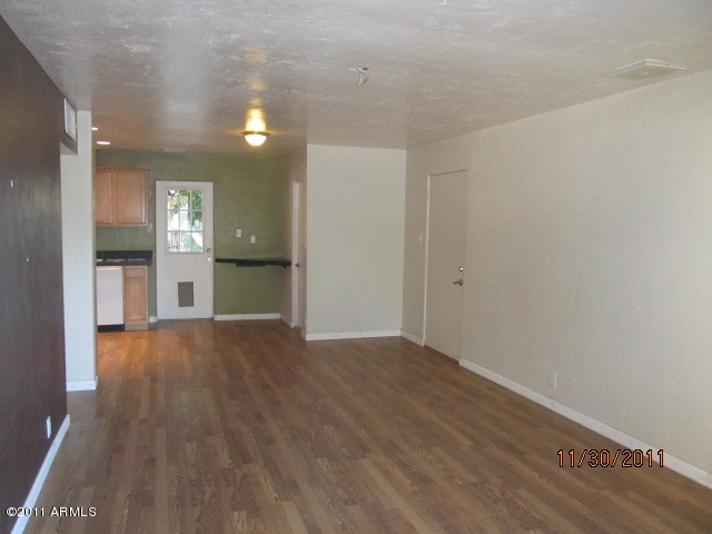 226 West Ruth Avenue Phoenix, AZ 85021 - Photo 2 of 14 INTERIOR