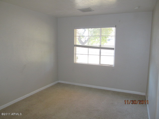 226 West Ruth Avenue Phoenix, AZ 85021 - Photo 4 of 14 BEDROOM
