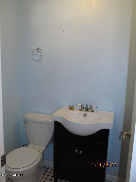 226 West Ruth Avenue Phoenix, AZ 85021 - Photo 10 of 14 BATH2