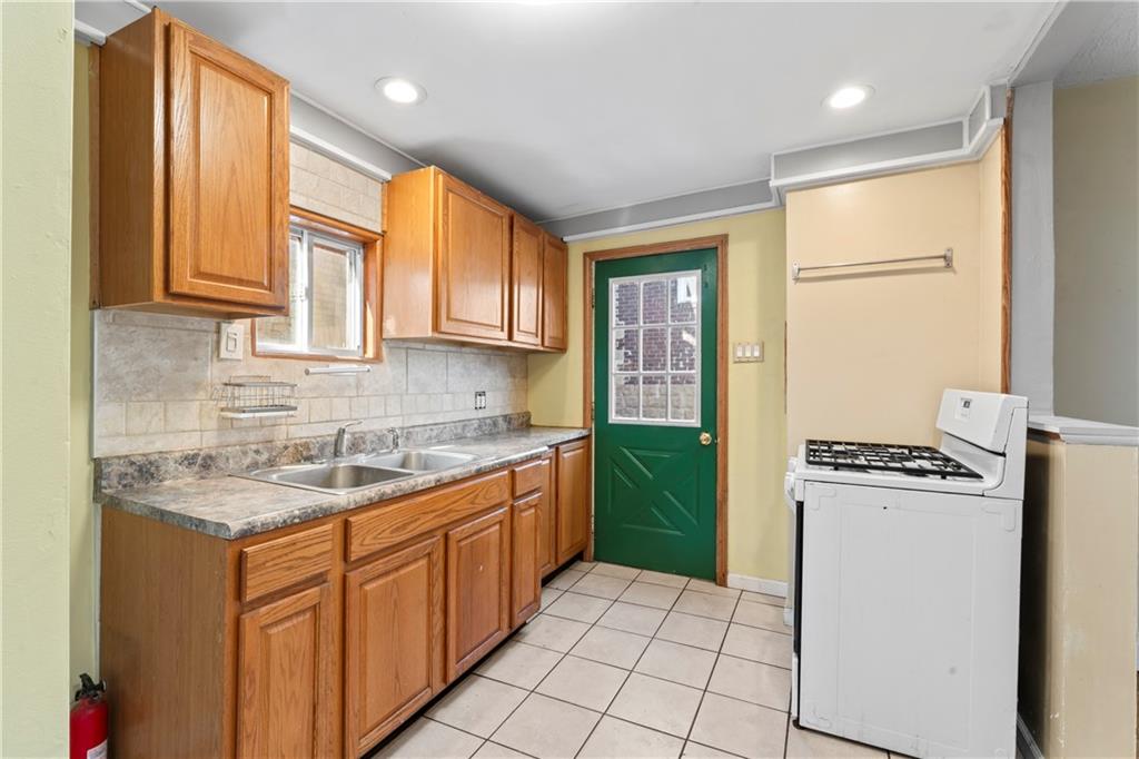 2006 Locust Street Pittsburgh, PA 15218 - Photo 12 of 29