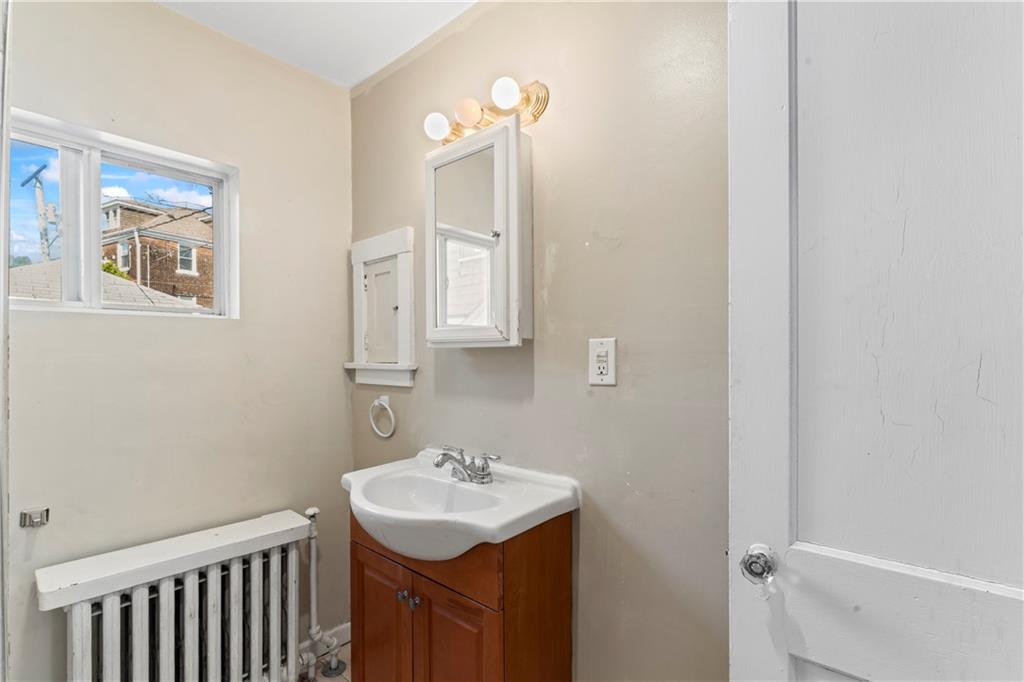 2006 Locust Street Pittsburgh, PA 15218 - Photo 13 of 29