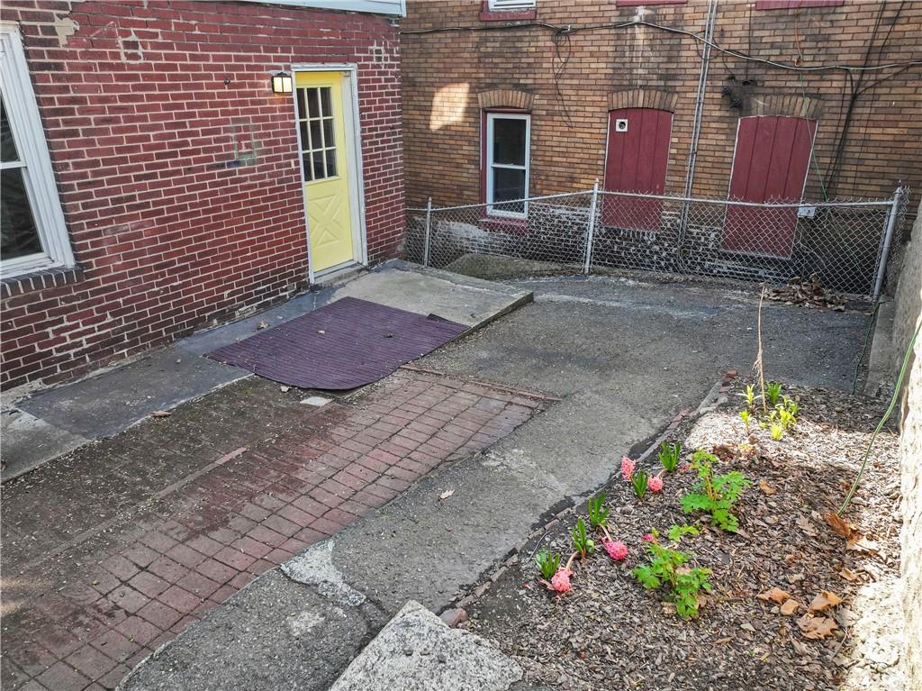 2006 Locust Street Pittsburgh, PA 15218 - Photo 24 of 29