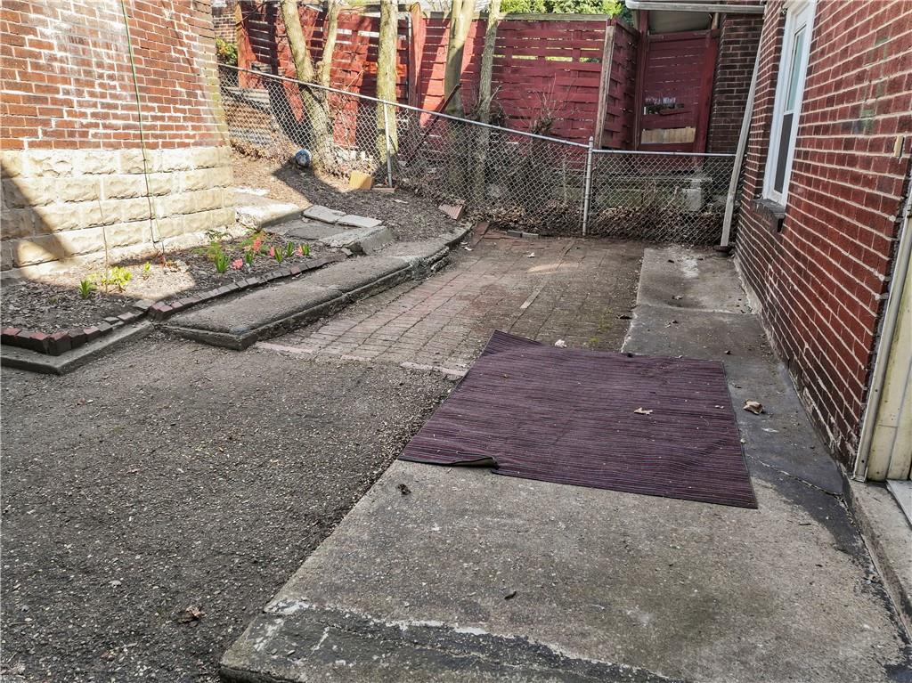 2006 Locust Street Pittsburgh, PA 15218 - Photo 25 of 29