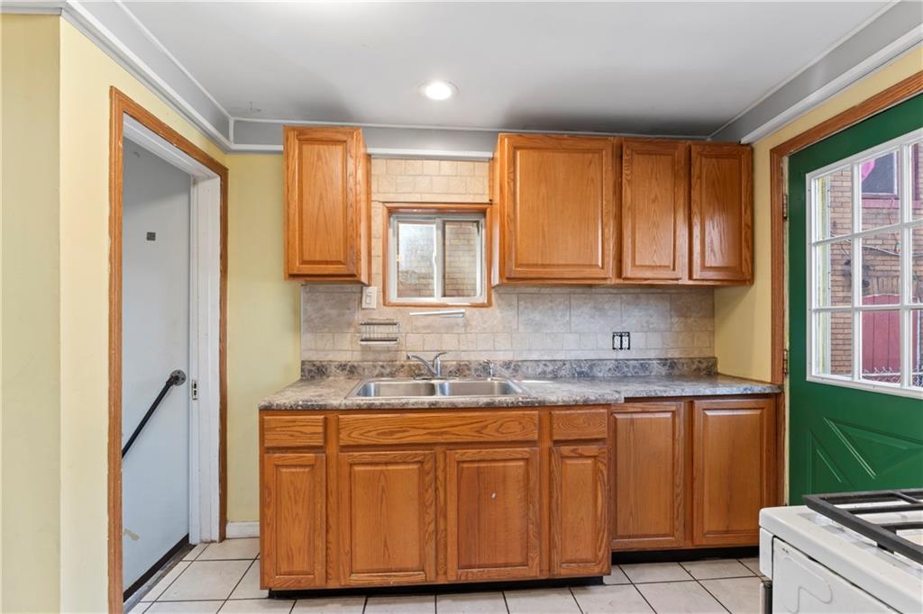 2006 Locust Street Pittsburgh, PA 15218 - Photo 10 of 29