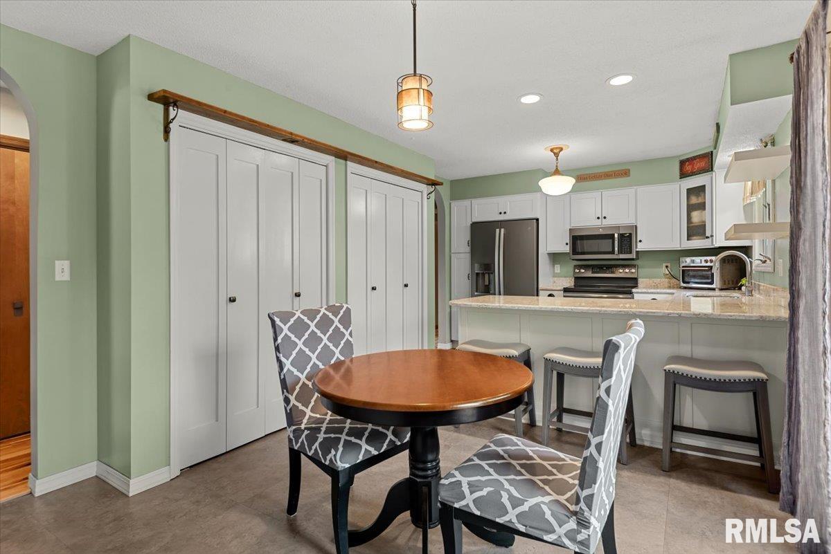 4 Red Oak Lane Springfield, IL 62712 - Photo 14 of 38