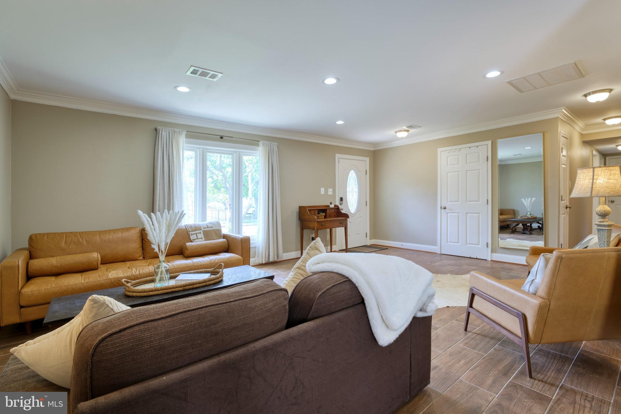 102 South Harrison Road Sterling, VA 20164 - Photo 7 of 32 Gallery Image 7