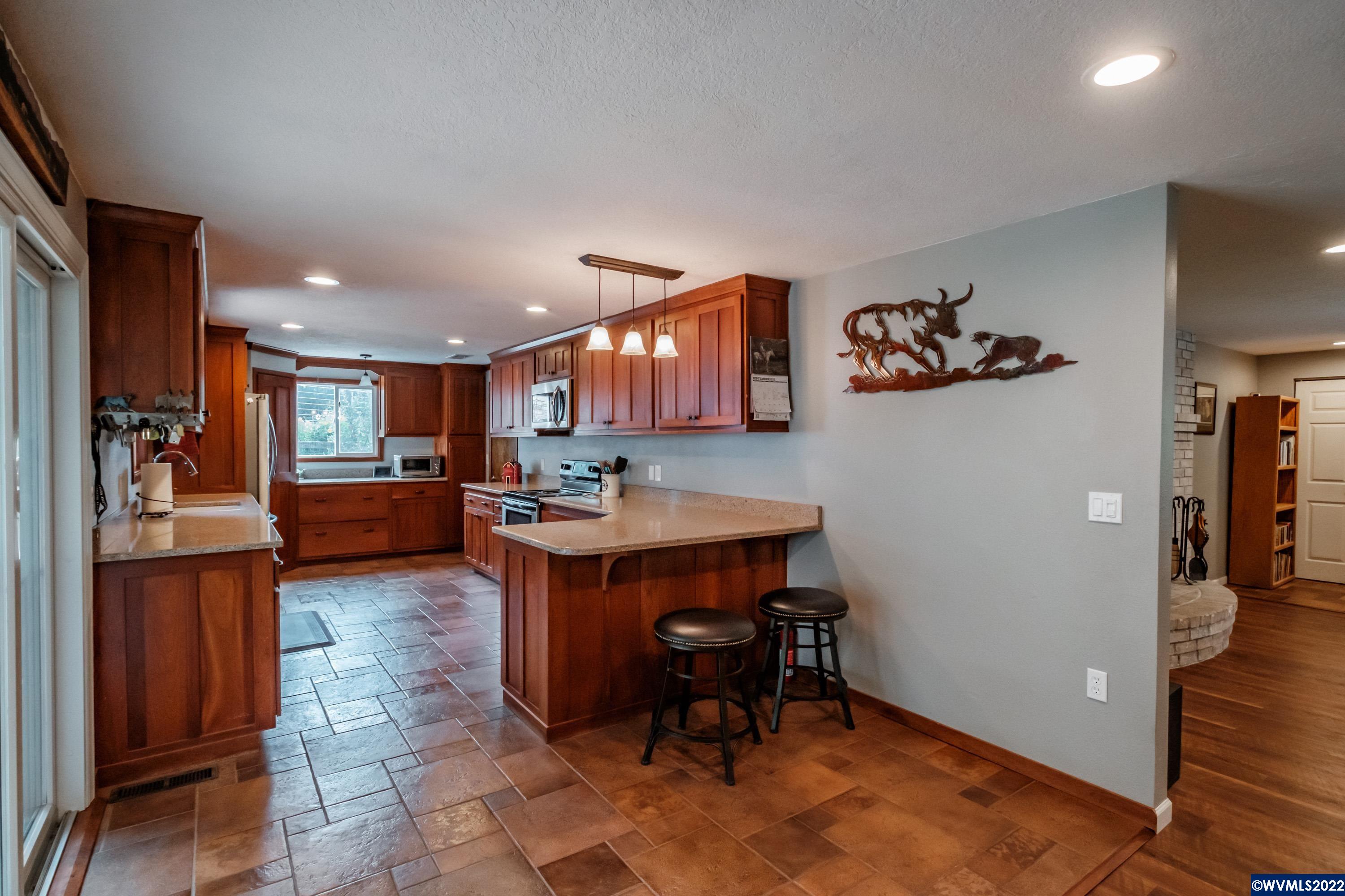 33825 Bond Road Lebanon, OR 97355 - Photo 9 of 39