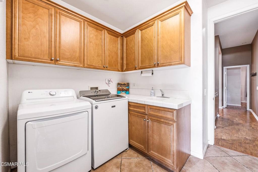 4741 Westwood Street Simi Valley, CA 93063 - Photo 37 of 50 a utility room with dryer and washer