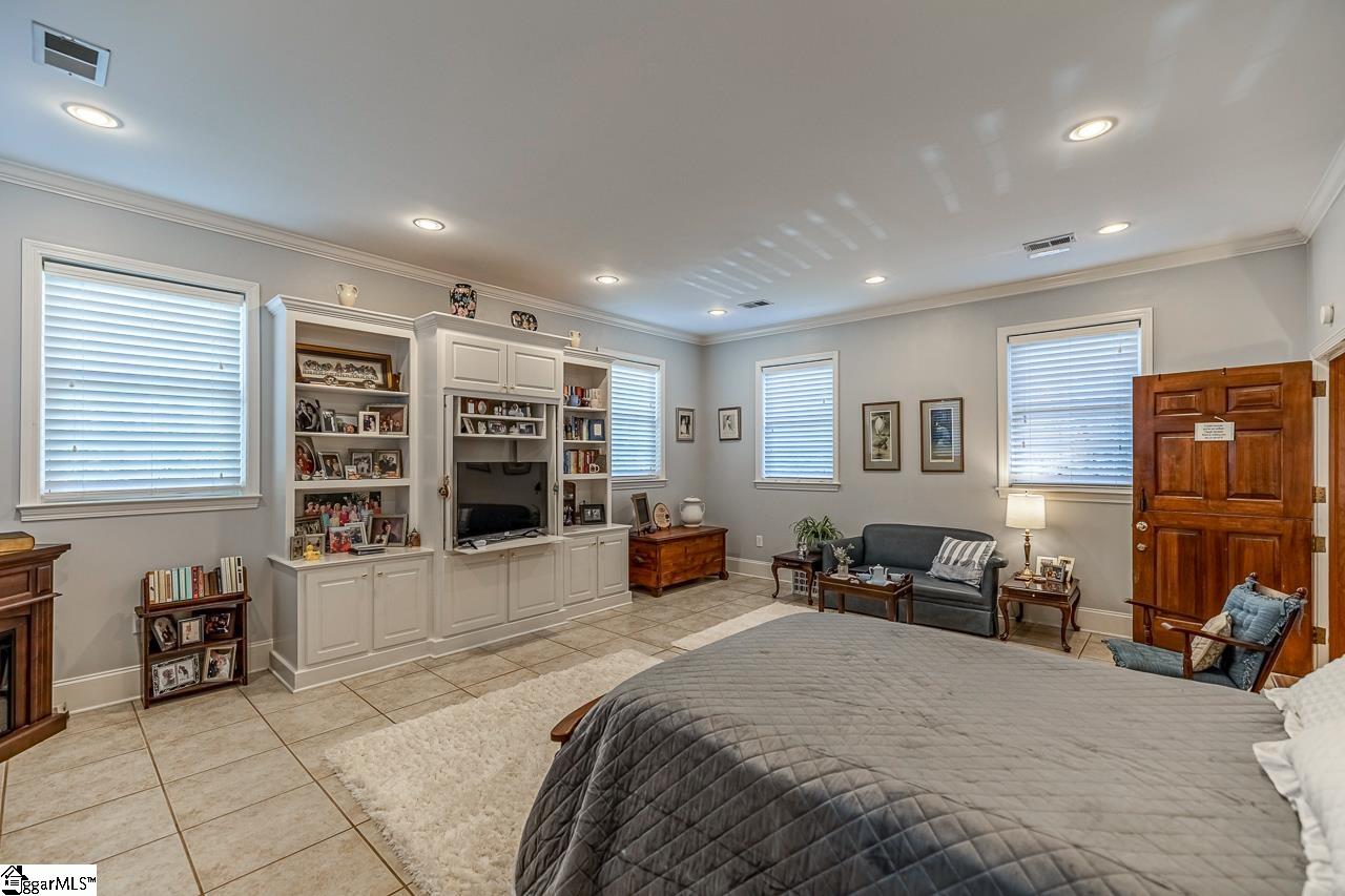 305 Sweetbriar Road Greenville, SC 29615 - Photo 18 of 36 Gallery Image 18