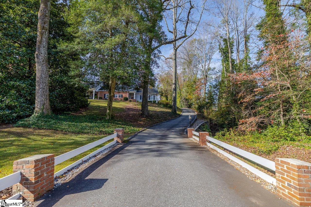 305 Sweetbriar Road Greenville, SC 29615 - Photo 3 of 36 Gallery Image 3