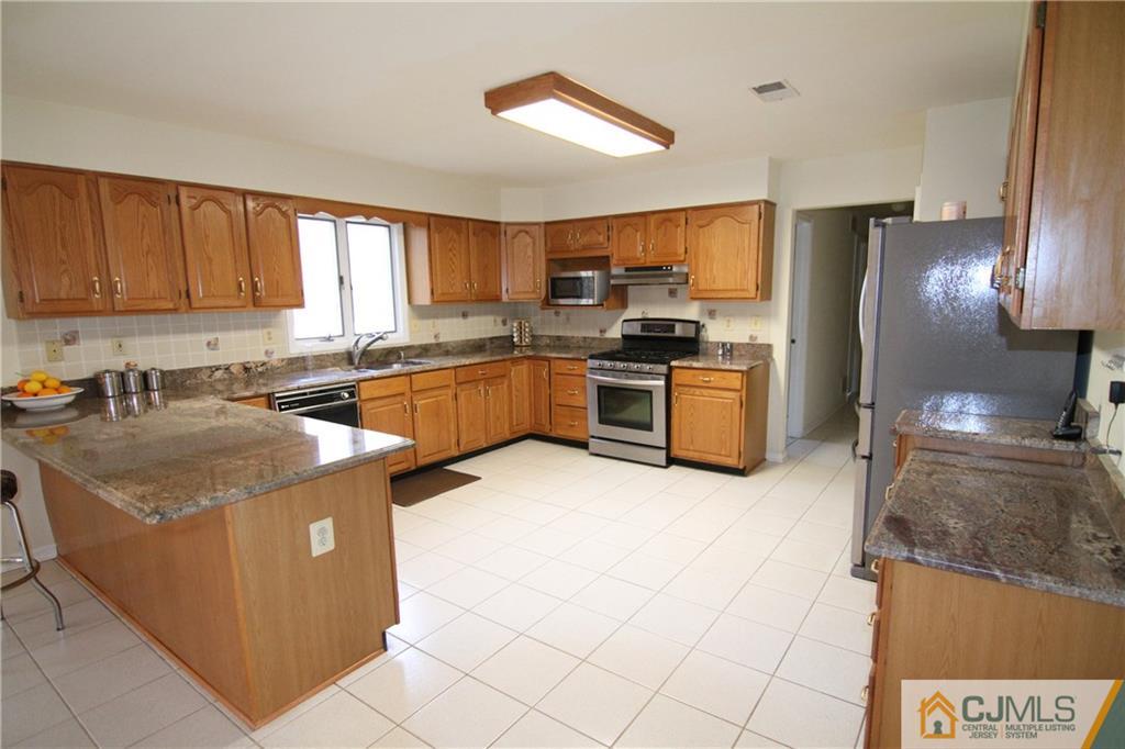 165 Deans Rhode Hall Road Monmouth Junction, NJ 08852 - Photo 10 of 18 Gallery Image 10
