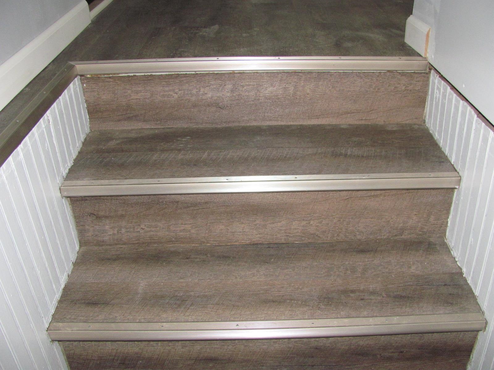 1817 Ridge Avenue Rockford, IL 61103 - Photo 27 of 48 a close view of staircase