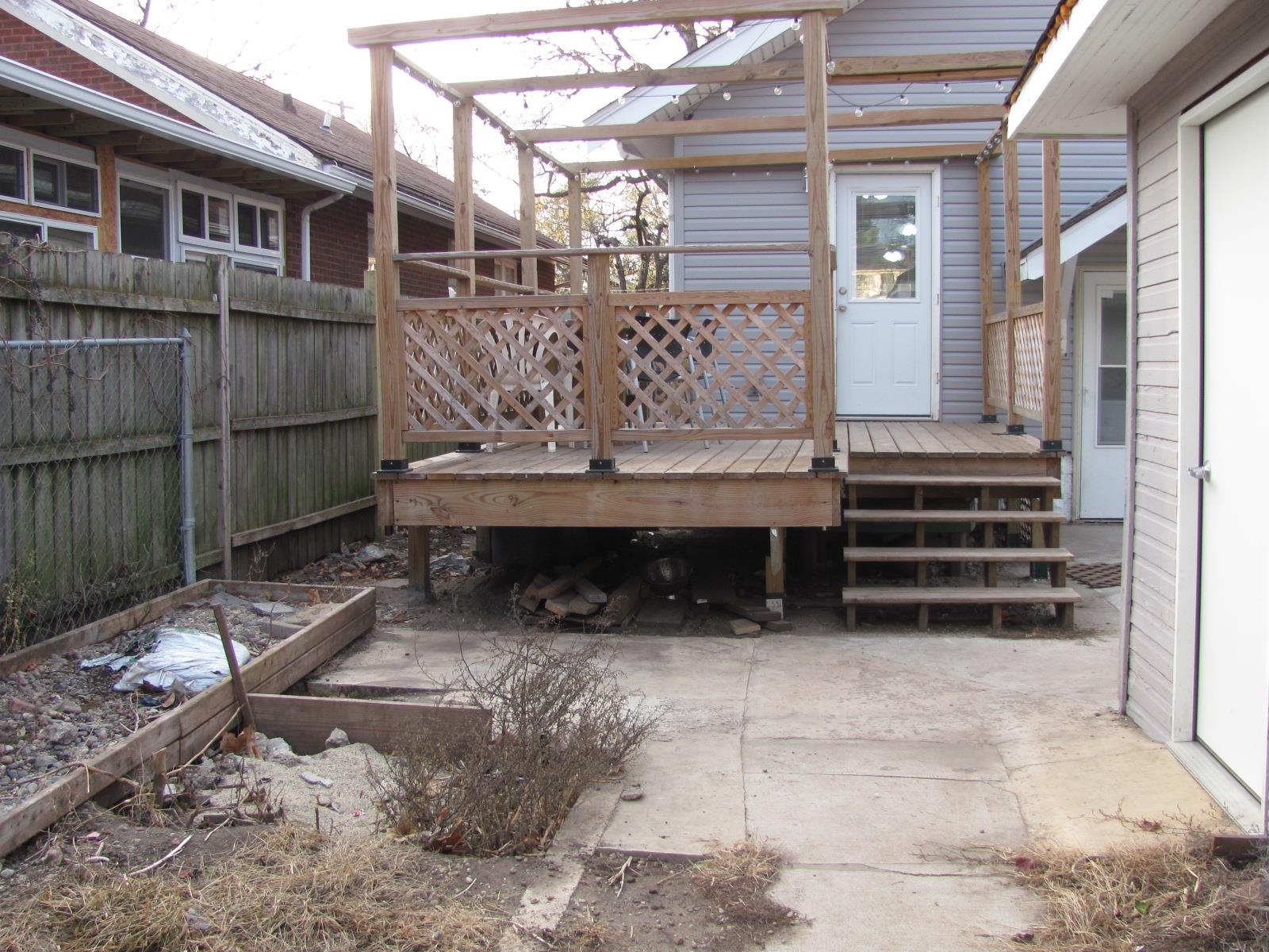 1817 Ridge Avenue Rockford, IL 61103 - Photo 35 of 48 a view of entryway with wooden fence