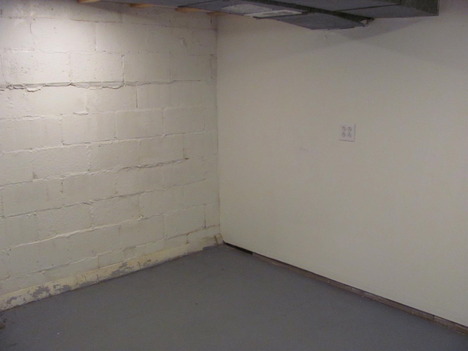 1817 Ridge Avenue Rockford, IL 61103 - Photo 41 of 48 a view of a small space
