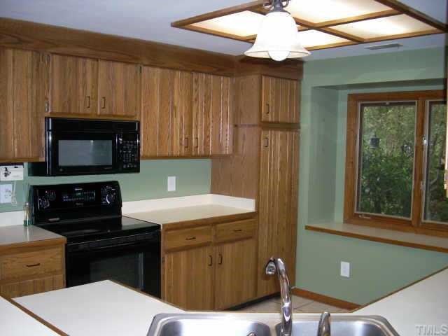 4339 Sunscape Lane Raleigh, NC 27613 - Photo 5 of 10 Wonderful kitchen showing smooth top range, microwave, and pantry.