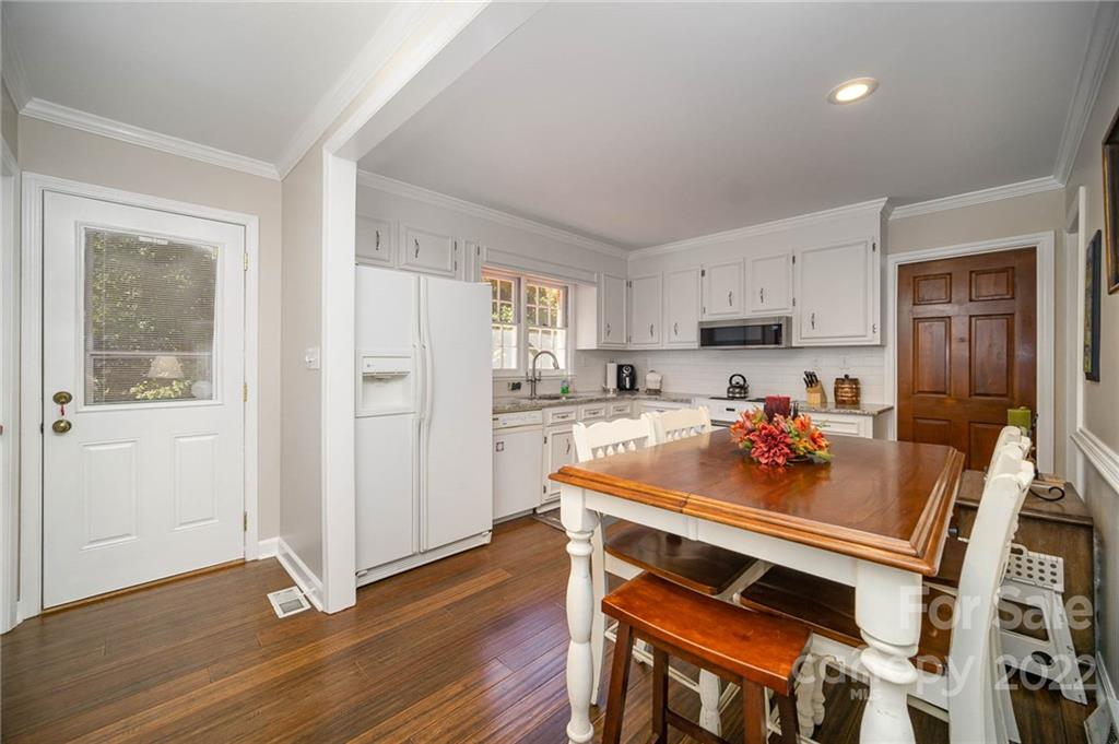 116 Dovershire Road Charlotte, NC 28270 - Photo 11 of 44 Gallery Image 11