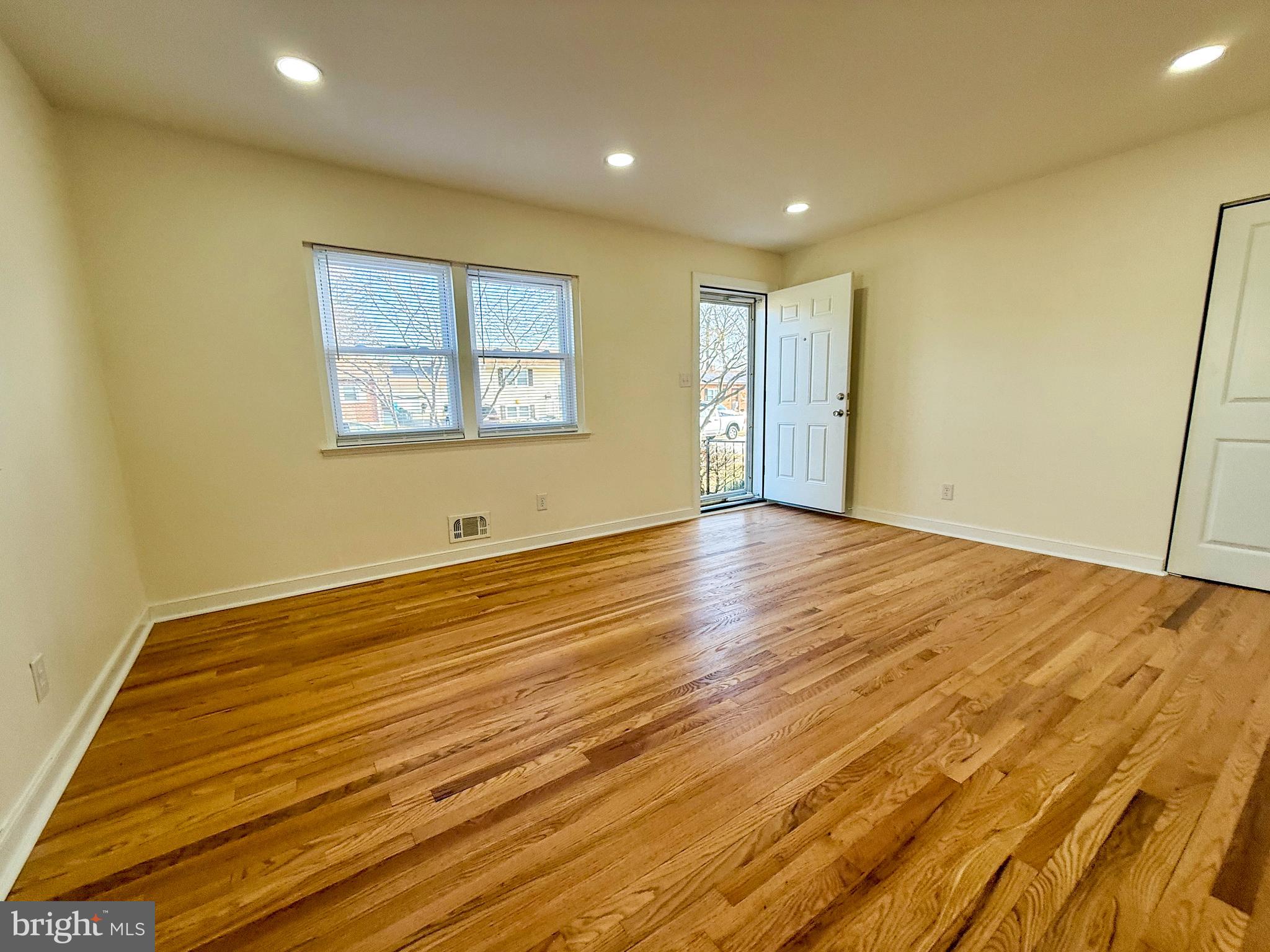 504 Crisfield Road Baltimore, MD 21220 - Photo 3 of 33