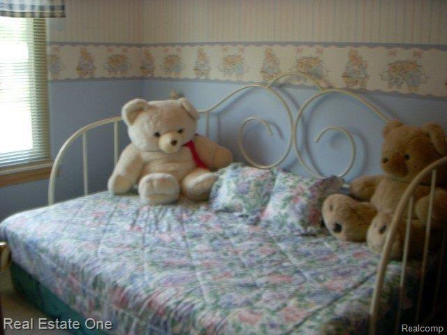 2418 Oakcrest Road Sterling Heights, MI 48310 - Photo 10 of 17 Oakcrest 018.jpg