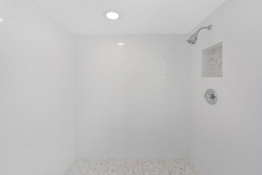 17340 Boca Club Boulevard, Unit 704 Boca Raton, FL 33487 - Photo 17 of 27 a view of a bathroom