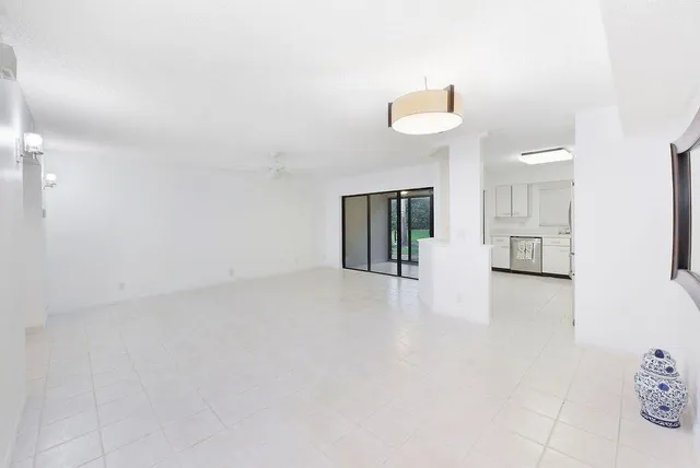a view of livingroom with furniture