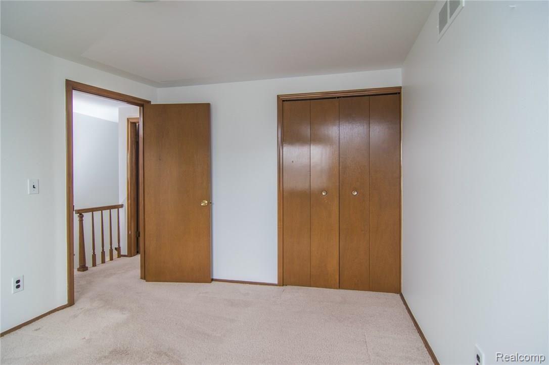 29540 North Rutherland Street Southfield, MI 48076 - Photo 32 of 49 DSC_0085.jpg