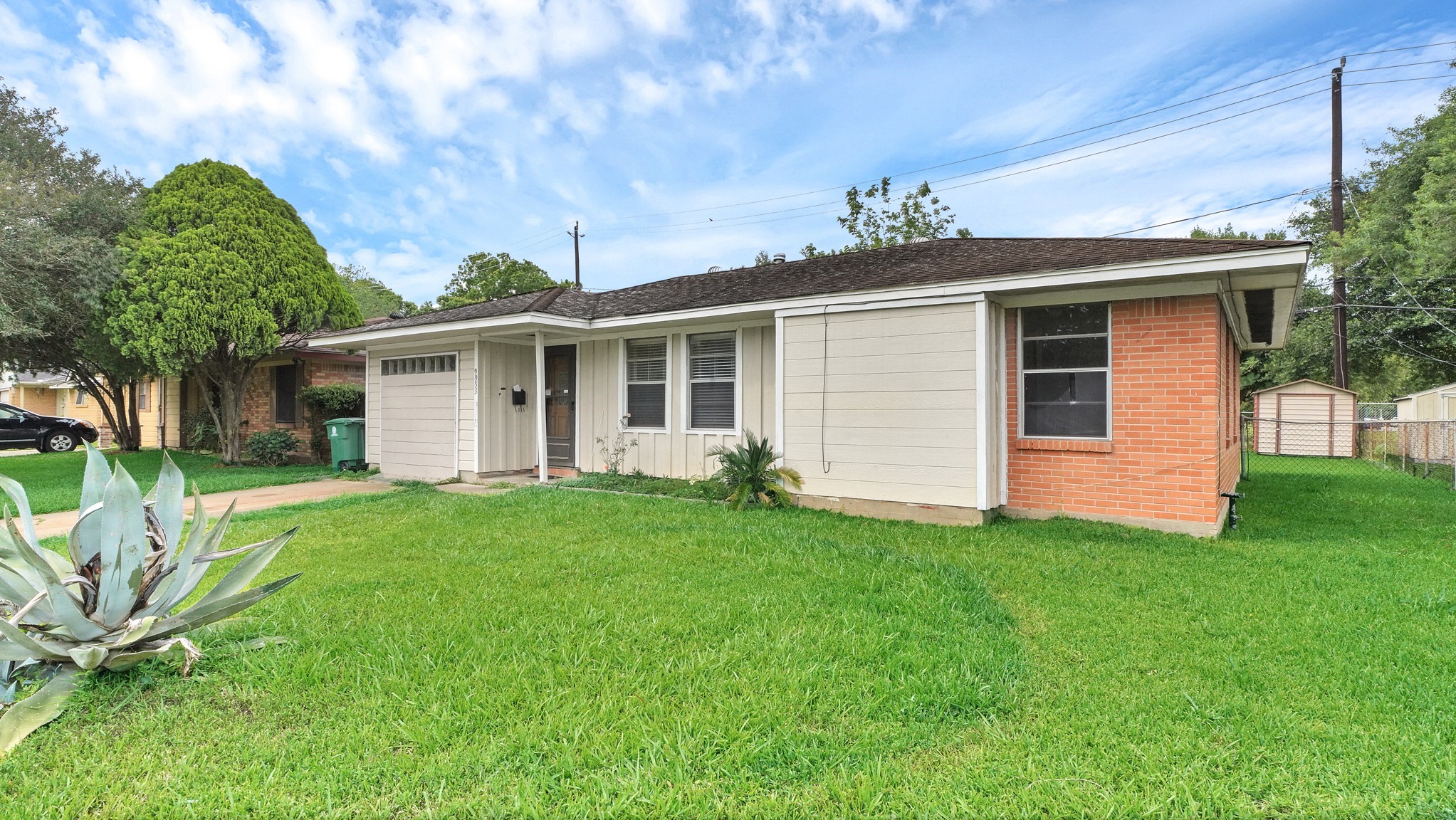 9953 Mango Street Houston, TX 77075 - Photo 2 of 22