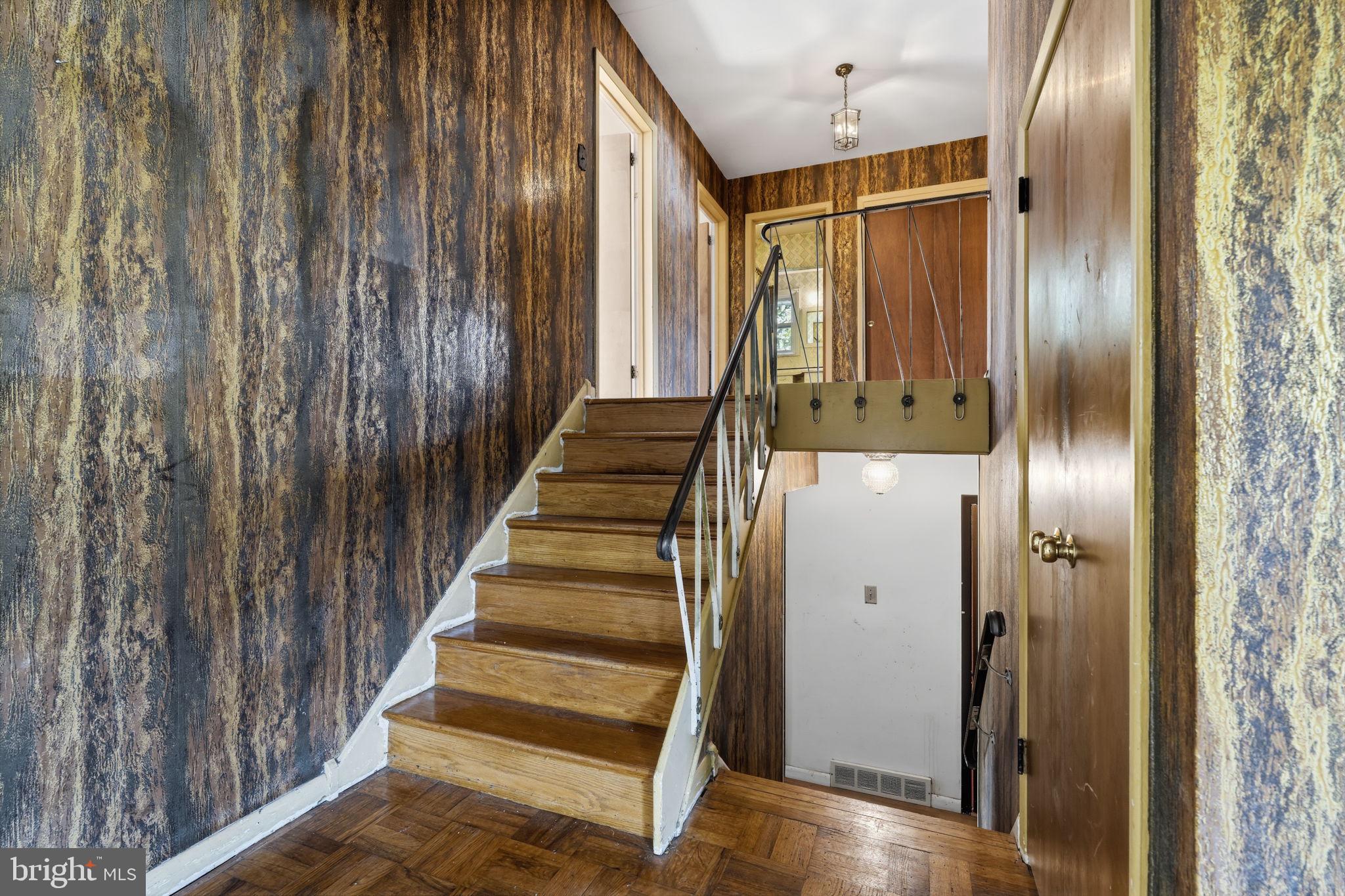 9219 Burbank Road Philadelphia, PA 19115 - Photo 10 of 29