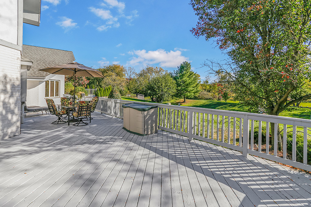 13629 South Kickapoo Trail Homer Glen, IL 60491 - Photo 10 of 28 a view of a chair and tables