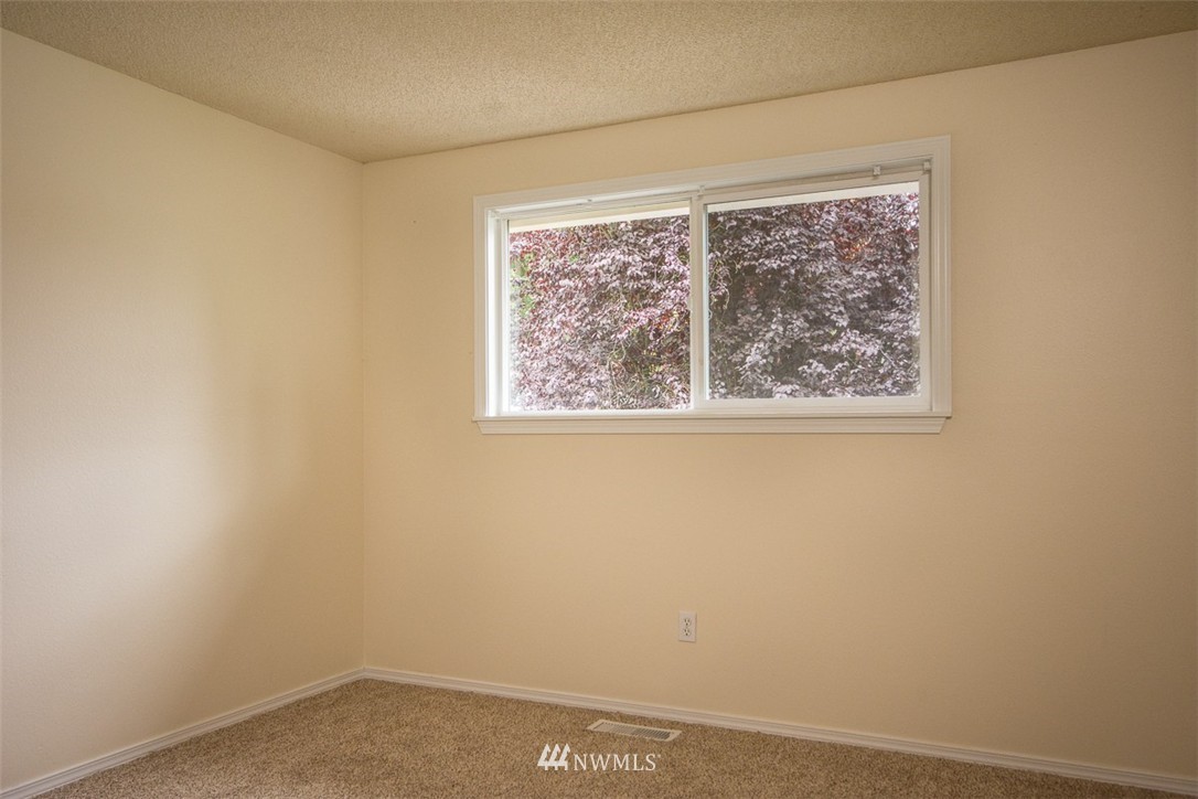 8 219th Place Southwest Bothell, WA 98021 - Photo 6 of 19