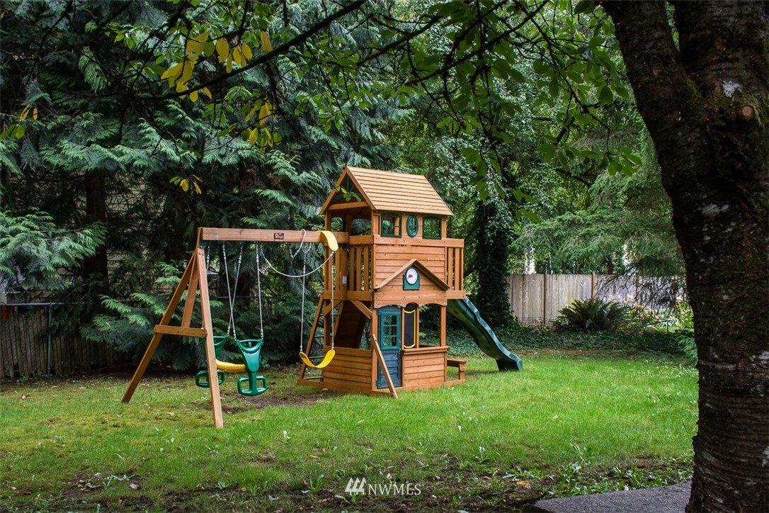 8 219th Place Southwest Bothell, WA 98021 - Photo 7 of 19