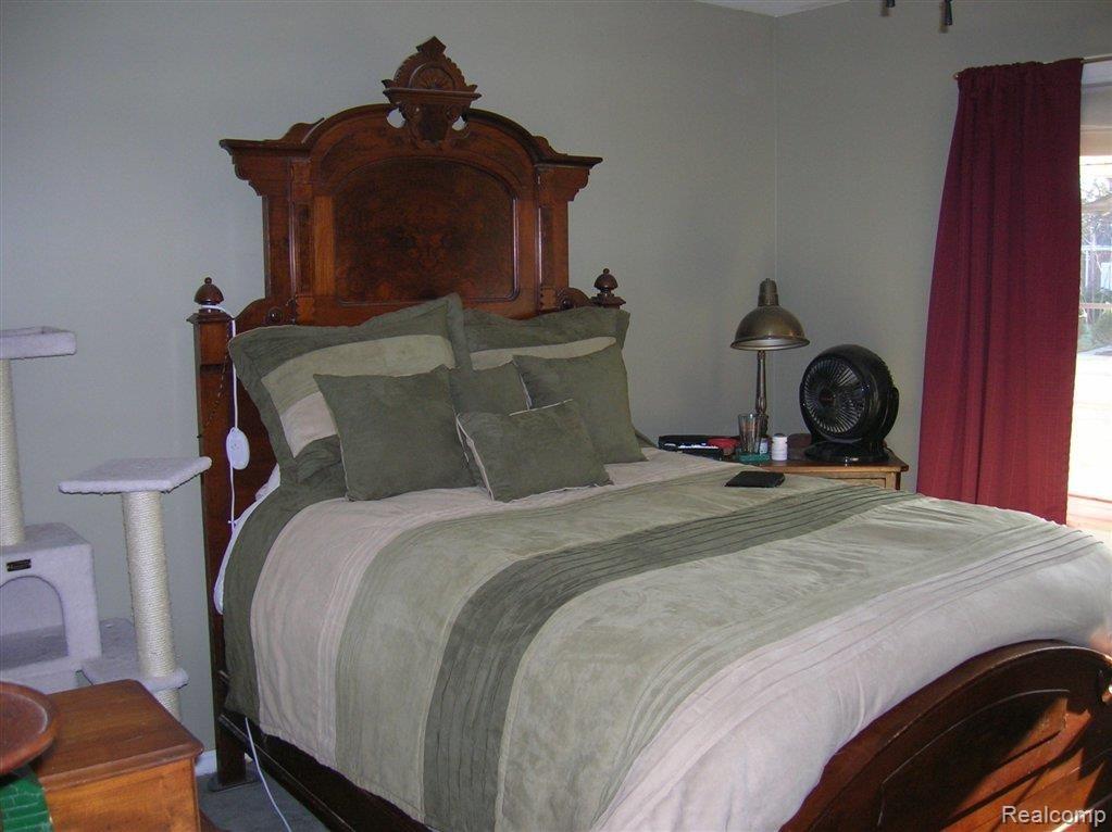 1094 Hampton Road Grosse Pointe, MI 48236 - Photo 14 of 24 Picture 012.jpg