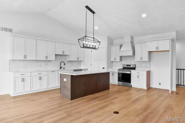 $598,800 | 817 Golden Bell Lane, O'Fallon, IL 62269