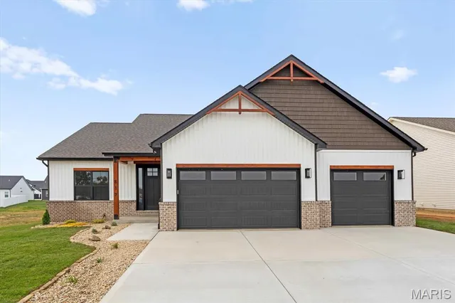 $598,800 | 817 Golden Bell Lane, O'Fallon, IL 62269