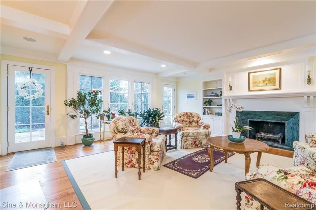 24 Warner Road Grosse Pointe Farms, MI 48236 - Photo 10 of 56