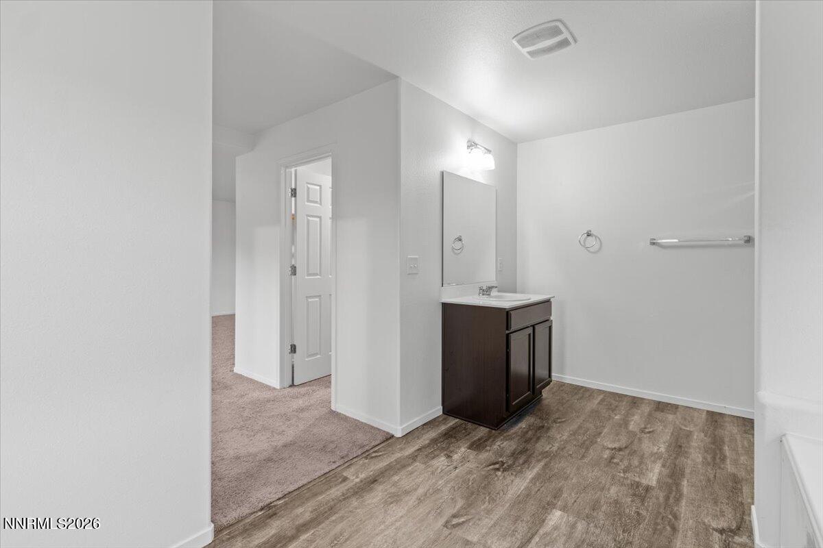 9630 Windjammer Way Reno, NV 89506 - Photo 18 of 50 43-Primary Bathroom