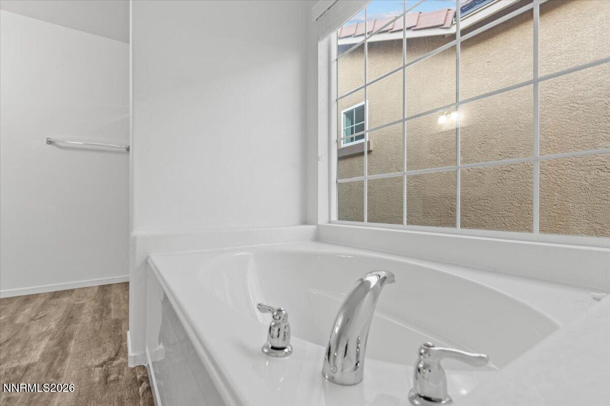 9630 Windjammer Way Reno, NV 89506 - Photo 19 of 50 44-Primary Bathroom