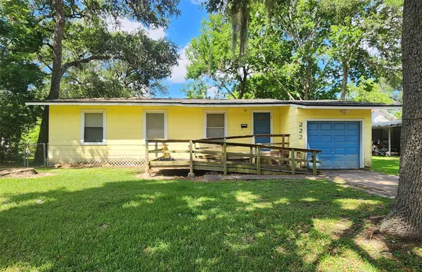 $1,375 | 222 Winding Way Street, Lake Jackson, TX 77566