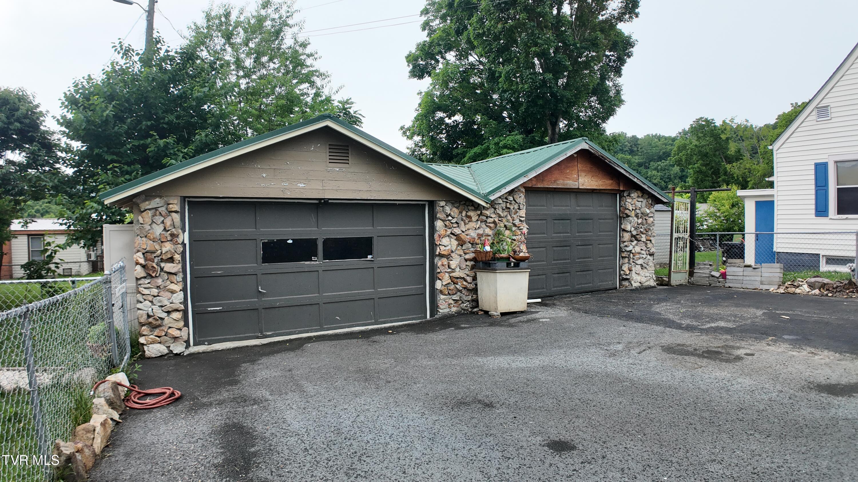 651 Broyles Avenue Erwin, TN 37650 - Photo 5 of 74 image00056