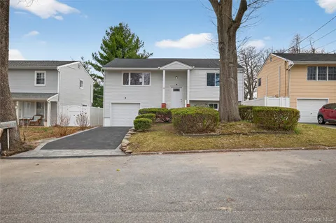 $699,000 | 15 Lindsay Street, Huntington, NY 11743
