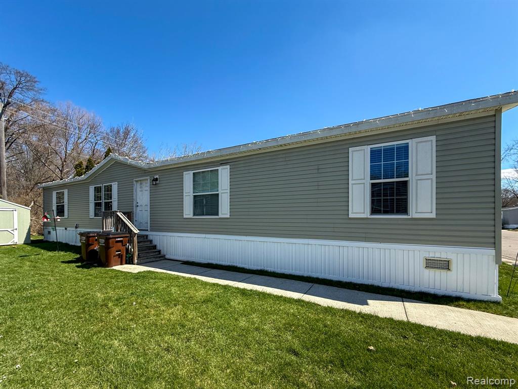 389 Rustic Lane North Belleville, MI 48111 - Photo 1 of 25