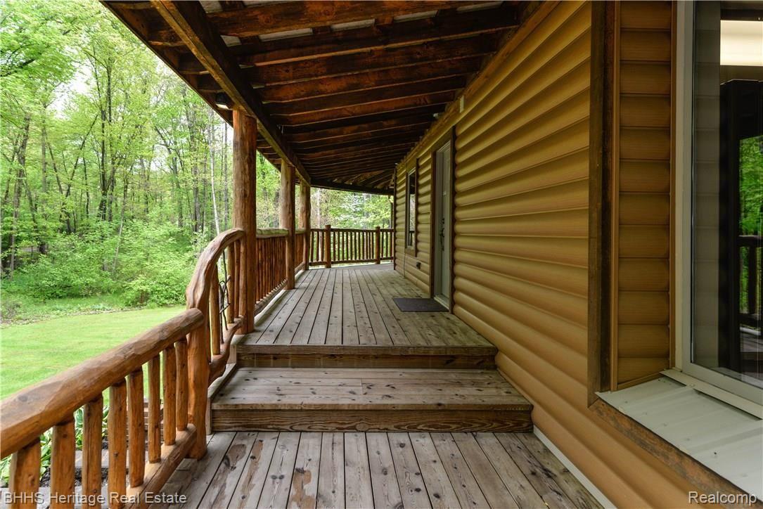 1264 North Kellogg Road Howell, MI 48843 - Photo 8 of 57 Handmade Cedar Railing