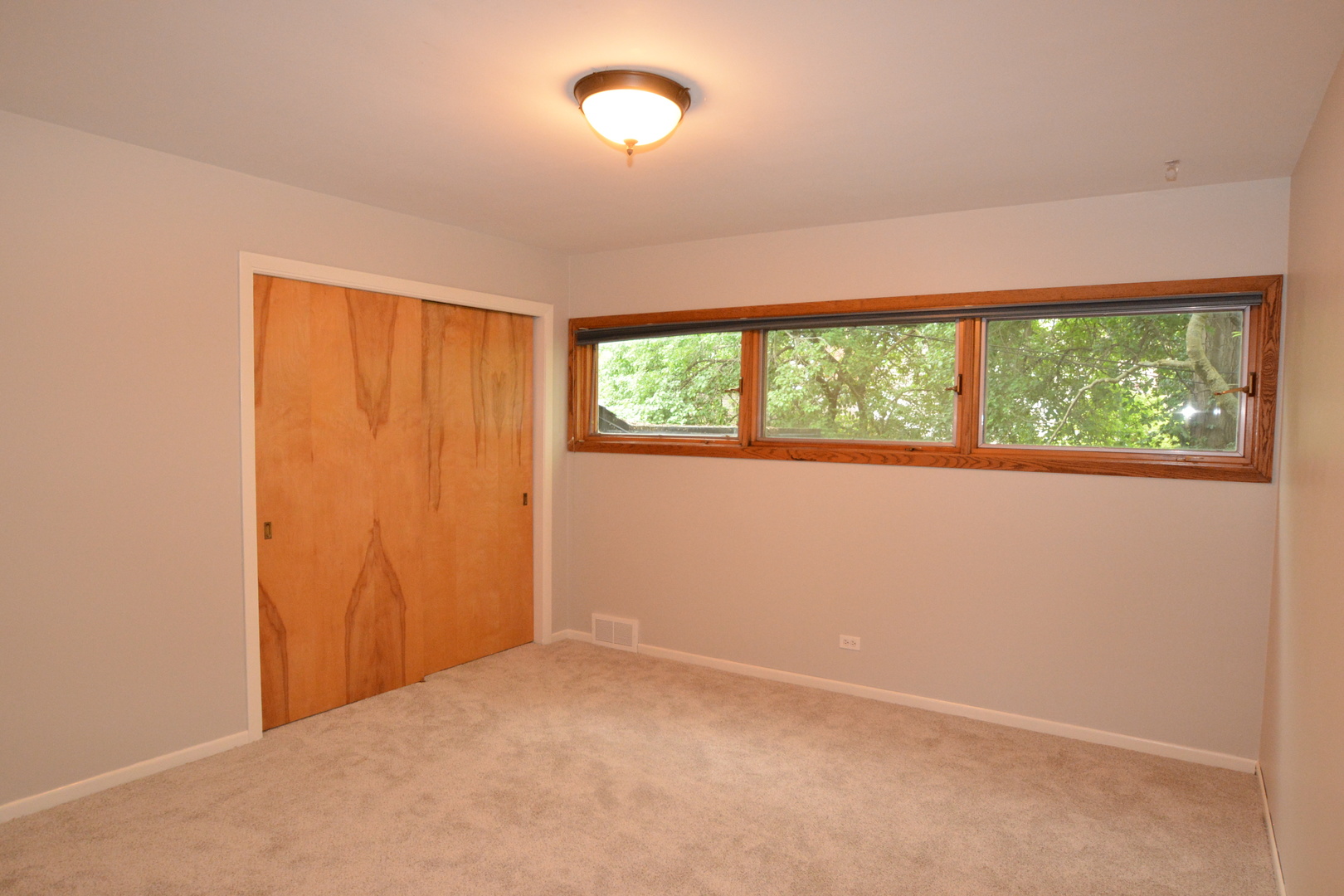 346 Park Place Glencoe, IL 60022 - Photo 11 of 15 an empty room with a window